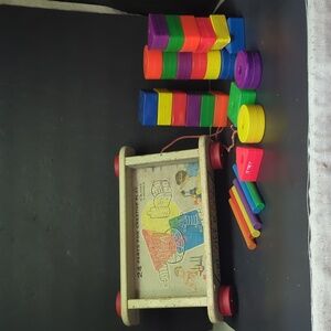 Vintage Fisher Price Creative Blocks Wagon w/Blocks #161 complete 💯